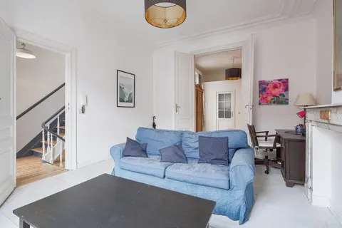 Parc du Cinquantenaire: Large furnished room