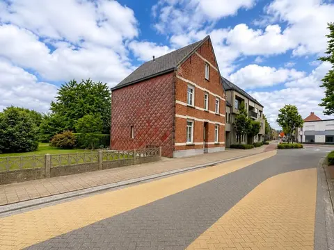 Semi-detached house to renovate for sale in Arendonk