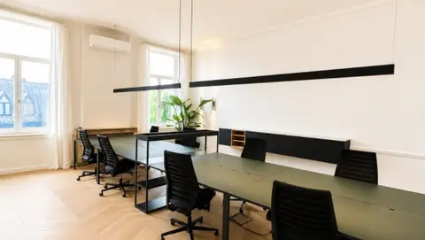 Instapklare kantoorruimte per werkplek te huur
