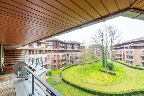 BRIGHT - Furnished 2BR apt. with TERRACE (Val Duchesse)