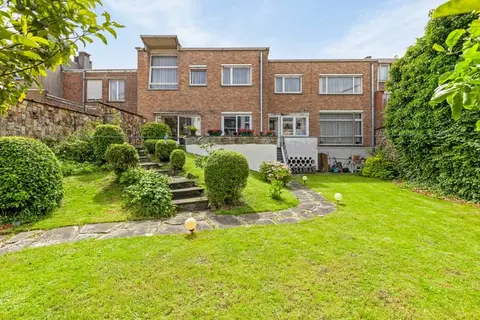 Uitzonderlijk ruime burgerwoning nabij Zeedijk te Blanken...