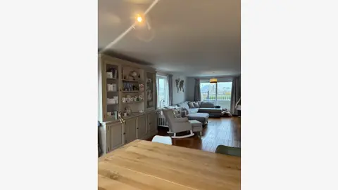 Zeer ruim (224m²) & energiezuinig duplexappartement te Pelt