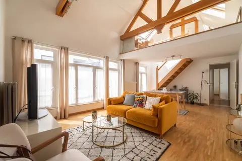 Stunning 1-bedroom duplex with mezzanine