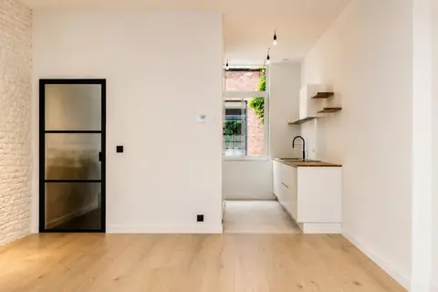Gerenoveerde woning met 3 slaapkamers en 2 badkamers te Gent