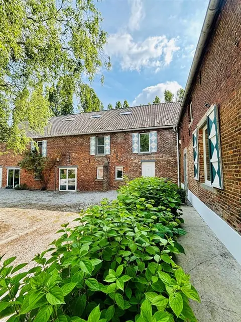Charmante maison dans ancienne ferme en carré