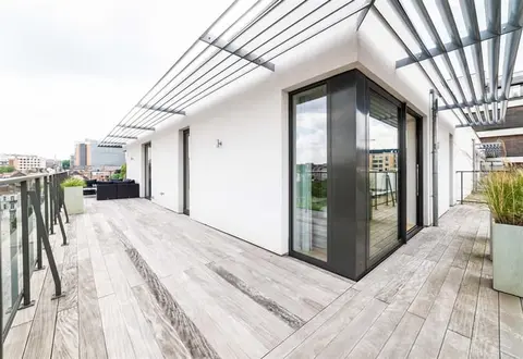 High standard furnished penthouse in the heart of the Europe