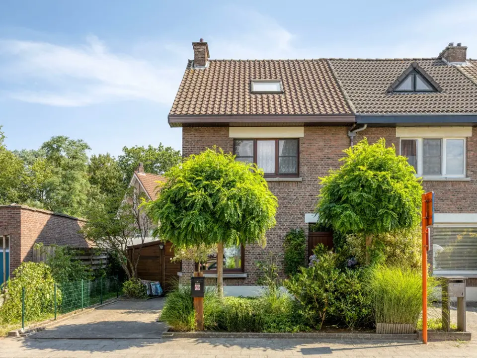 Instapklare halfopen woning met zonnige tuin