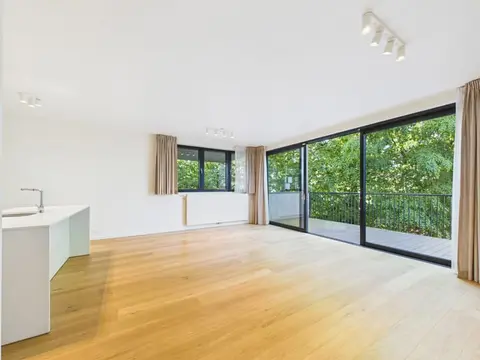 WB – 2-Bedroom Apartment with Parking and Terrace