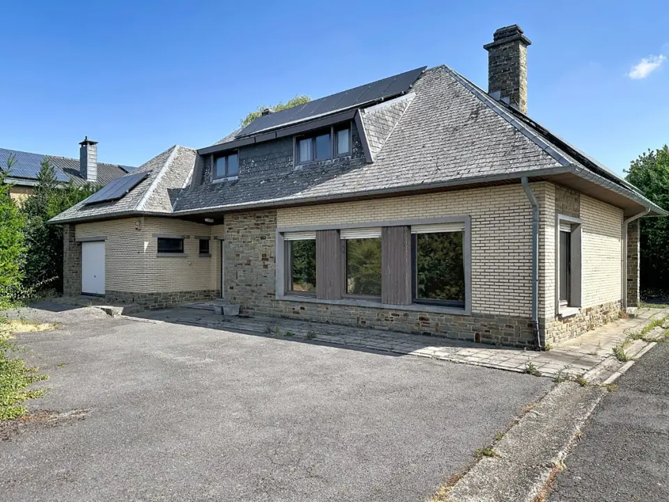 Spacieuse Villa 4 façades à rafraichir à Xhendremael