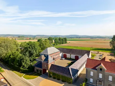Exclusive rural square farmhouse in Arc-Wattripont