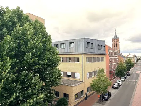 Move-in ready 2-bedroom apartment in the heart of Izegem cen