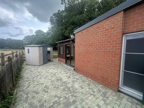 Woning met oprit en terras in het landelijke Laarne