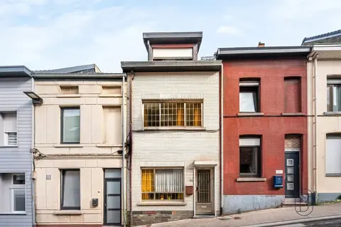 Spacious family home with a garden, terrace, and panoramic v