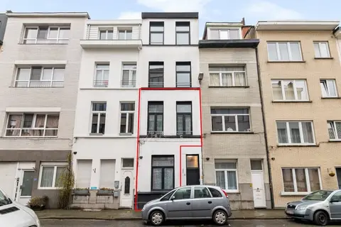 Instapklaar duplex appartement met twee slaapkamers en stads
