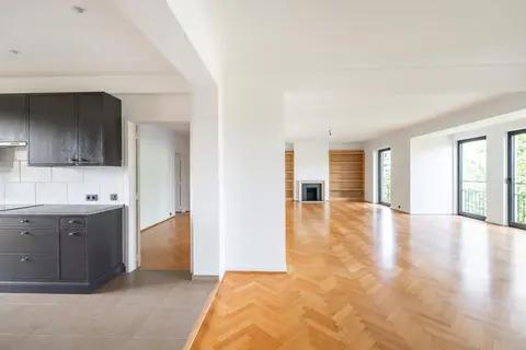 JARDIN DU ROI - LUXURY 3 BEDR APT WITH TERRACE + PARKING
