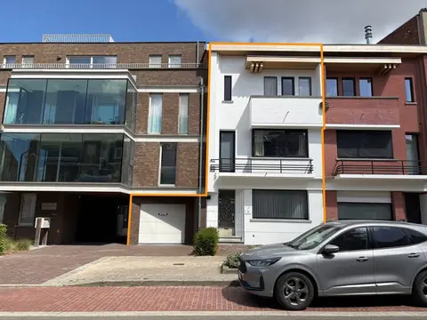 Charming home with sunny garden in downtown Ronse