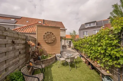 Instapklare rijwoning met garage, 3 slaapkamers en buiten...