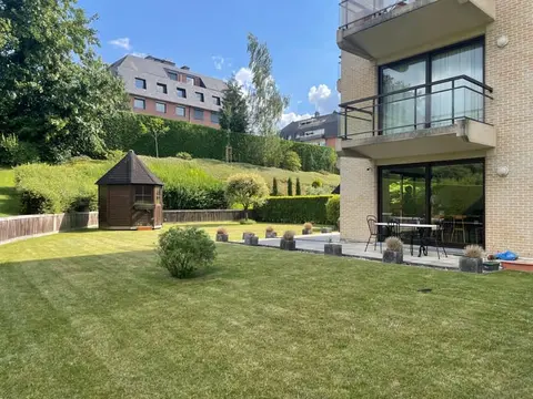 NEAR CENTRE - GF 2 BEDR, TERRACE, GARDEN & IN/OUT PARKING