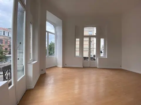 Bel apt 1ch en plein coeur du Châtelain...A visiter !!!