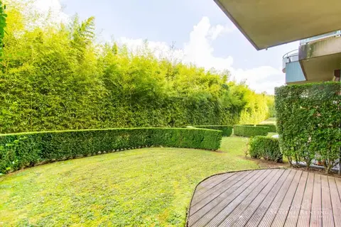1 bedroom apartment with beautiful terrace and GARDEN