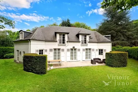 Woluwe-St-Pierre: Beautiful Villa for Rent with 5 Bedrooms